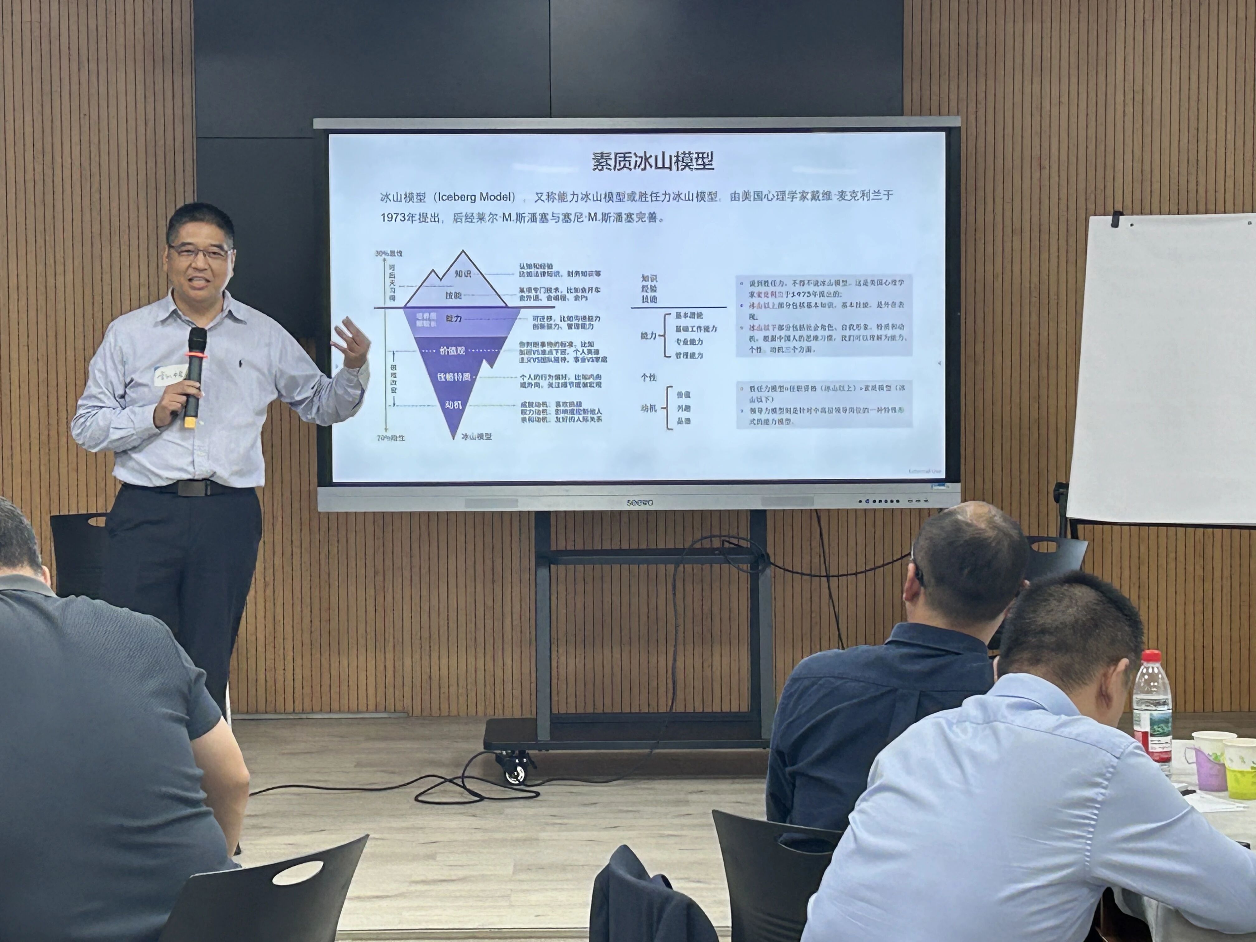 聚焦人才发展战略，构建行业核心能力