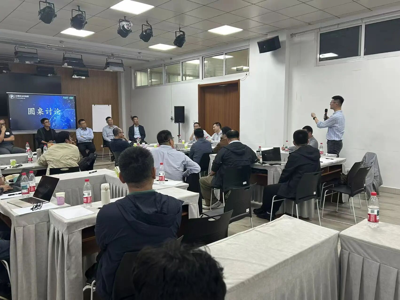 AI+安全：从预测预警到智能决策